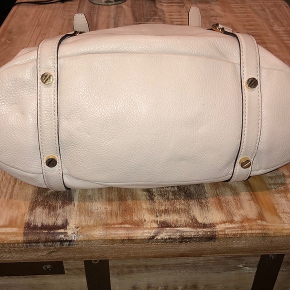 Michael Kors Ivory Large Crossbody - Picture 4 of 8